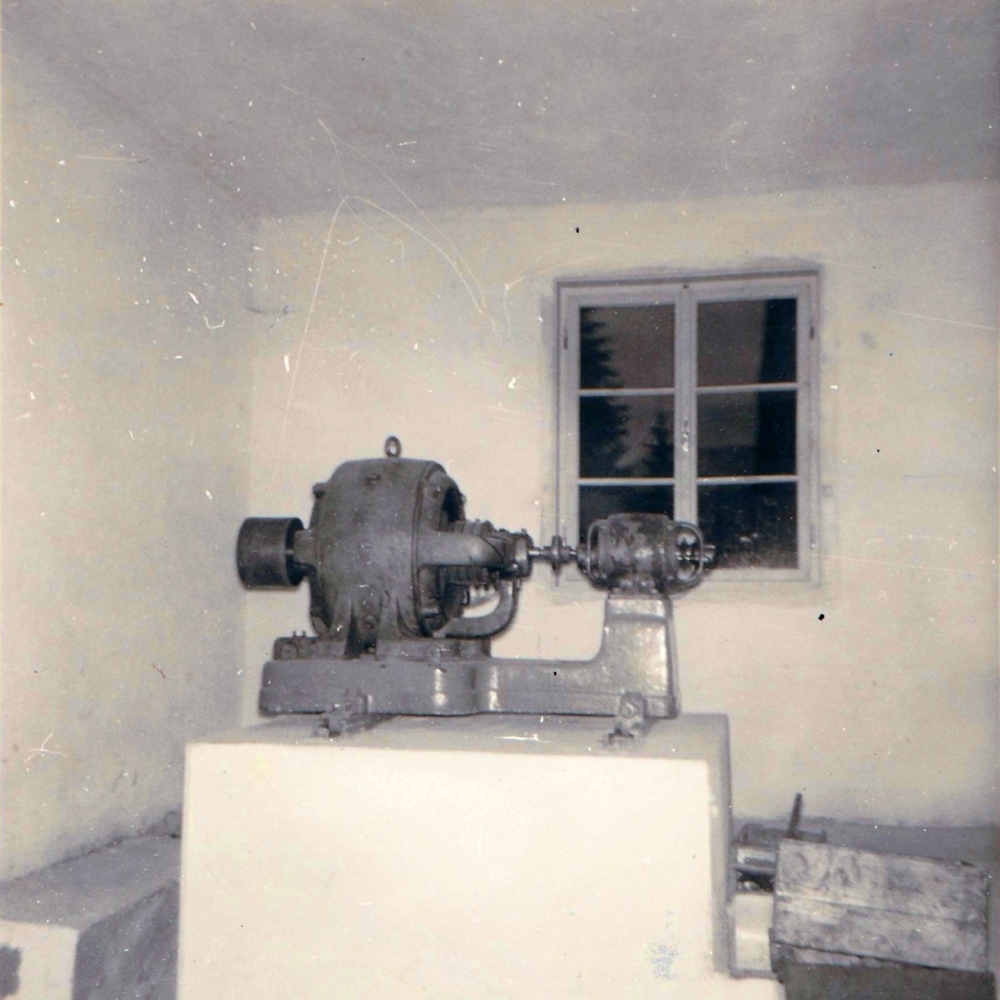 Der neue Drehstromgenerator im Maschinenraum, 1960