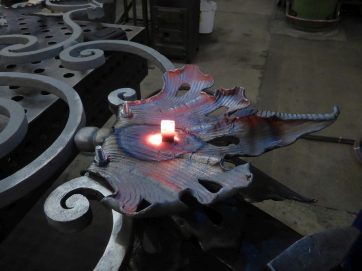 Glühender Nietzapfen Glühender Nietzapfen