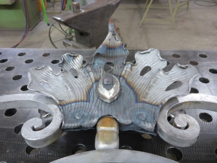 Neu vernietete Blattkrone Neu vernietete Blattkrone