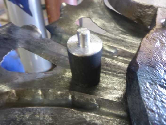 neue Abstandshalter mit Nietzapfen neue Abstandshalter mit Nietzapfen