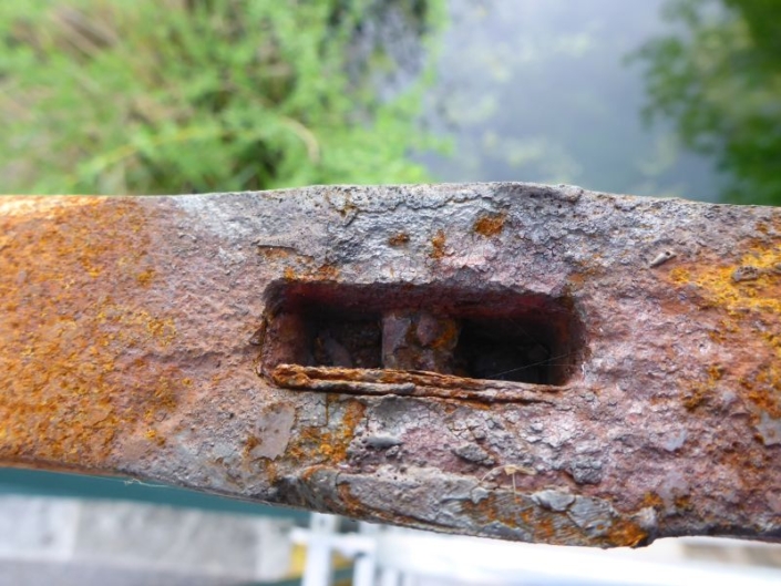 Tor 59 – gebrochener Keil steckt noch im Loch Tor 59 - gebrochener Keil steckt noch im Loch